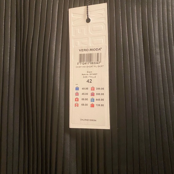 Vero Moda Faux Leather Pleated Skirt - Picture 2 of 2